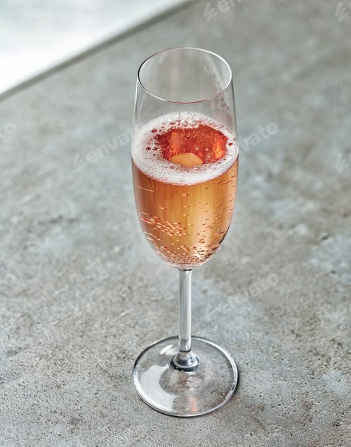 Preview: glass of pink champagne