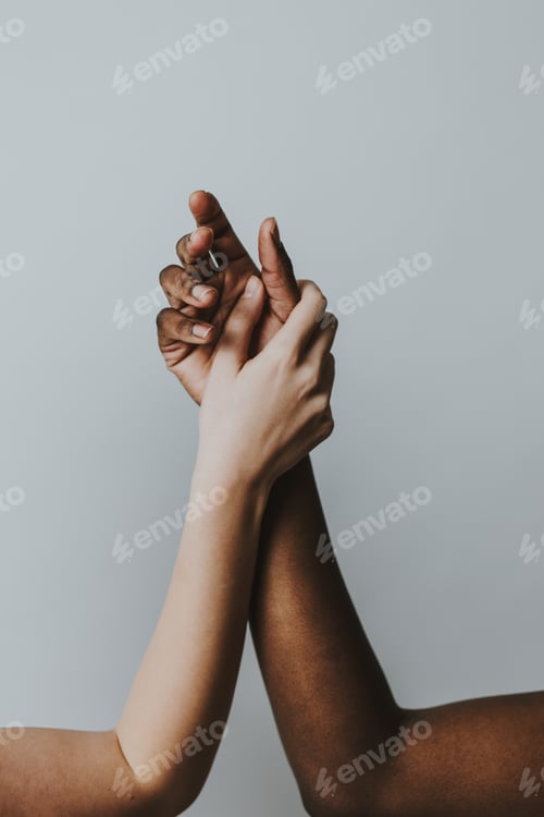 Preview: Two girls from different ethnicities posing in studio for a "body positivity" photo session