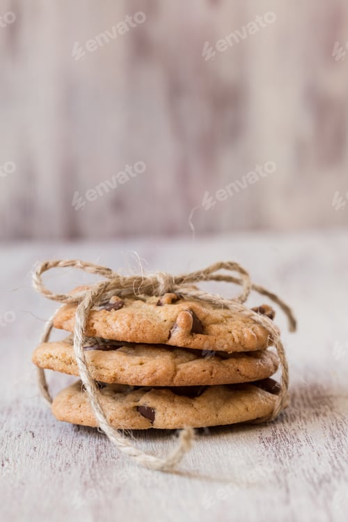 Preview: Chocolate Chip Cookies Tied Together With Twine