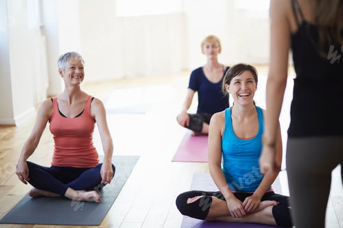 Preview: Female students watching and listening to tutor in pilates class