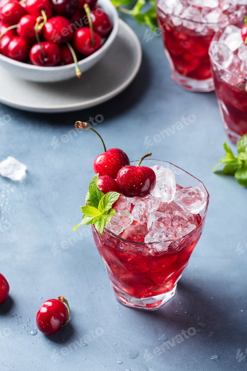Preview: Summer alcholic coktail with cherry
