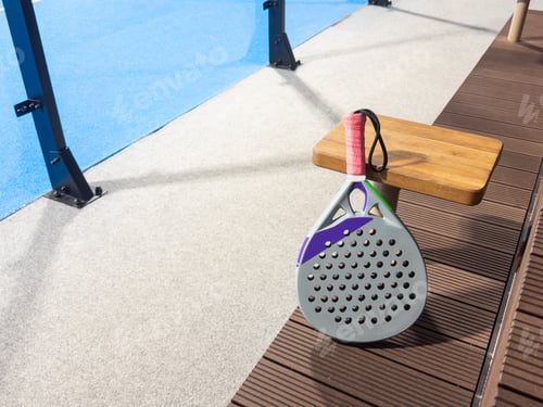 Preview: paddle rackets on the playing court