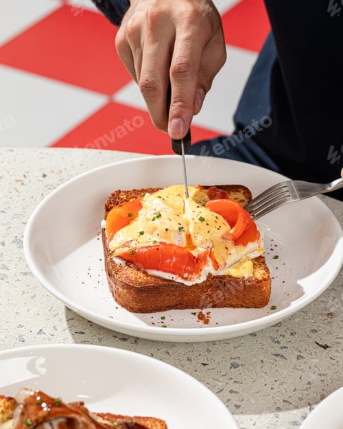 Preview: Brioche breakfast toast with egg and salmon