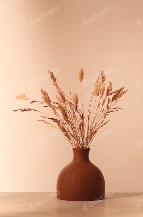 Preview: Vase with dried grass