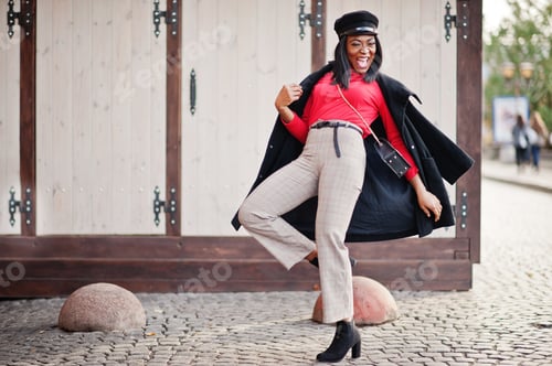 Preview: African american fashion girl in newsboy cap