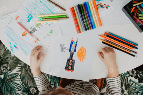 Preview: The boy draws with felt-tip pens