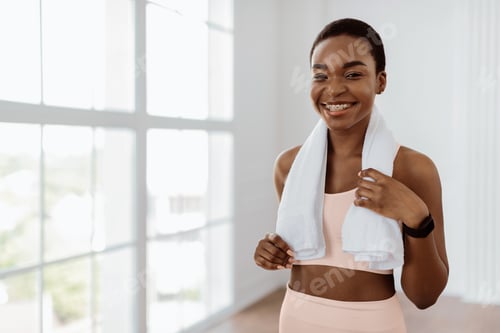 Preview: Happy sporty sporty woman in white sportswear posing