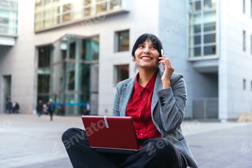 Preview: Latin business woman
