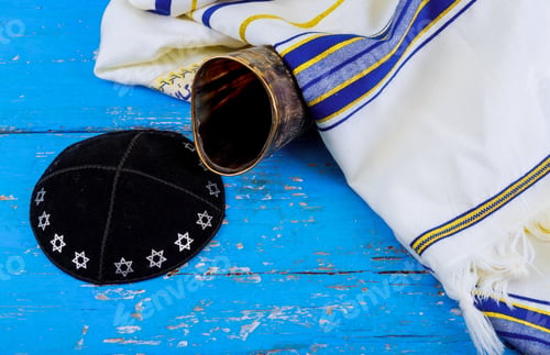 Preview: shofar horn kippah and tallit on white prayer talit