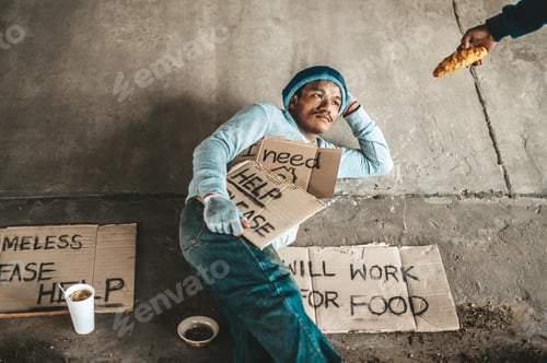 Preview: Begging under the bridge with the person who handed the bread.