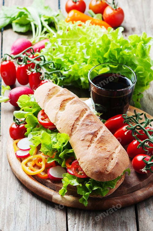 Preview: Vegan sandwich with salad, tomato and radish