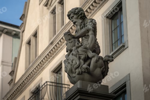 Preview: Samson fountain - built in the XVI century - Zurich, Switzerland