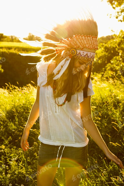 Preview: Woman wearing Native American headdress