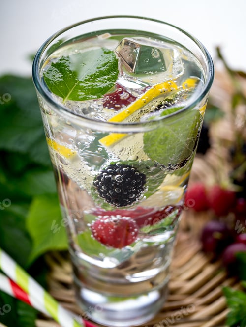 Preview: Berry detox drink