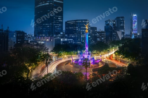 Preview: Angel of Independence and Paseo de la Reforma aerial view at night - Mexico City, Mexico