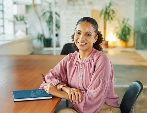 Preview: Young business people in the office