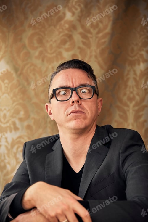 Preview: Comedian crossing eyes