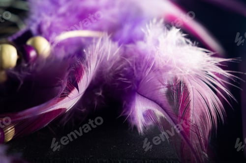 Preview: Closeup shot of textured purple feathers on a dreamcatcher