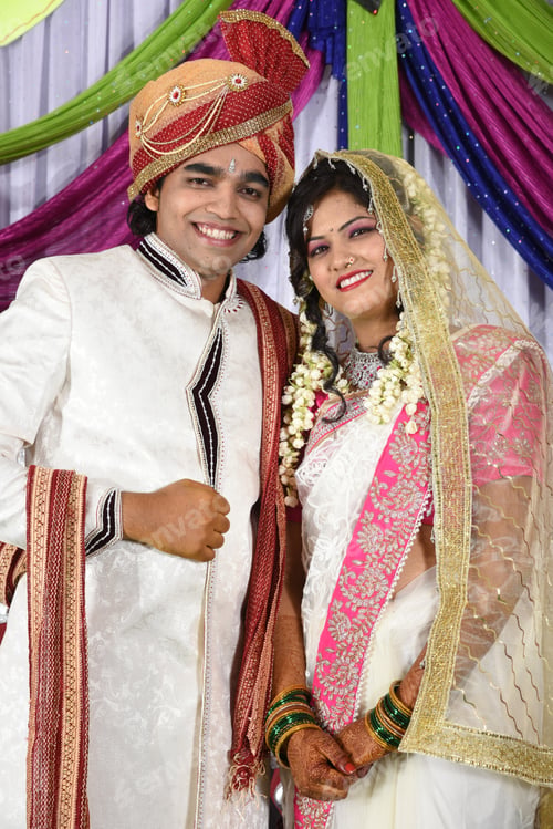 Preview: Traditional Indian bride and groom in marriage ceremony