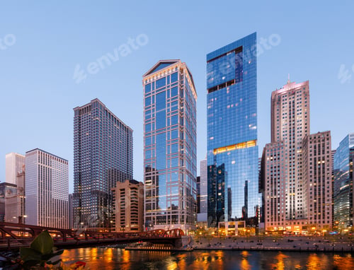 Preview: Scenic view of downtown Chicago during sunset