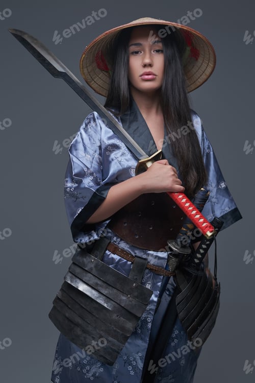 Preview: Female japanese killer with samurai sword and hat