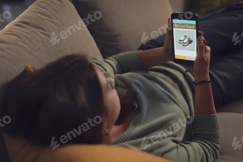 Preview: Woman searching second hand items online