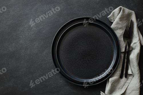 Preview: Empty Black Plates with Napkin and Cutlery.