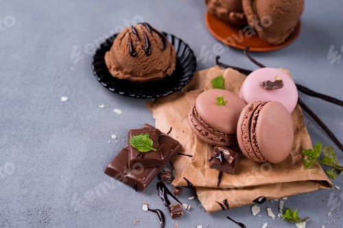 Preview: Chocolate macaroons with ice cream