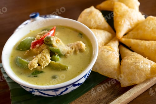 Preview: Thai Green Curry With Chicken And Crispy Roti