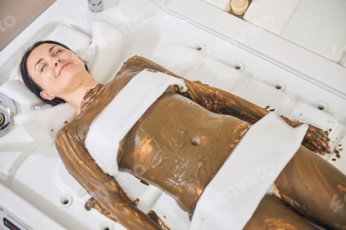 Preview: Mirthful lady enjoying pleasant beauty procedures and smiling