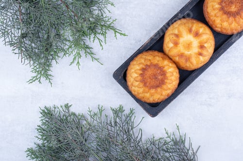 Preview: Soft small cakes on black plate