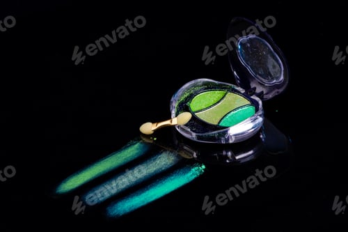 Preview: Colorful eye shadow palette and double end brush.
