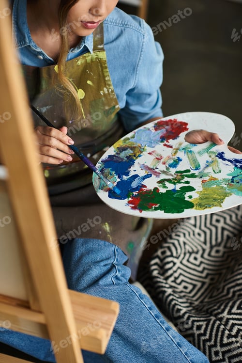 Preview: artist mixing colors in studio