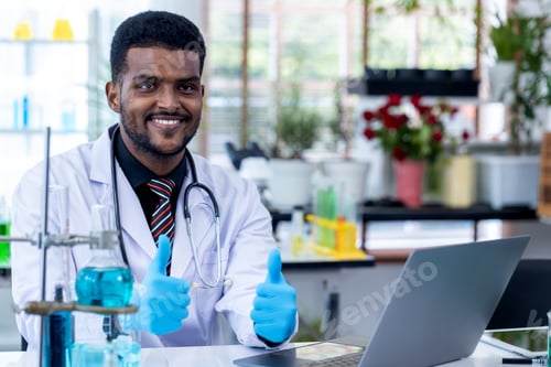 Preview: Scientist or pharmacist work in scientific lab.