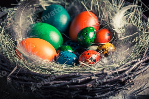 Preview: Various Easter eggs in the rustic cottage