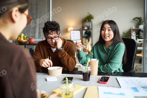 Preview: Young Asian Businesswoman Discussing Ideas with Colleagues during Office Lunch