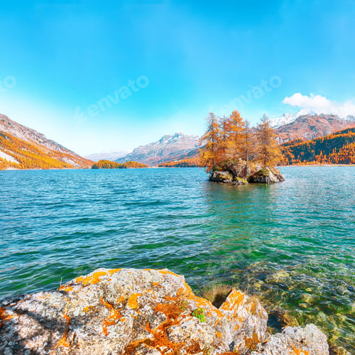 Preview: Picturesque autumn views of Sils Lake (Silsersee) with small islands