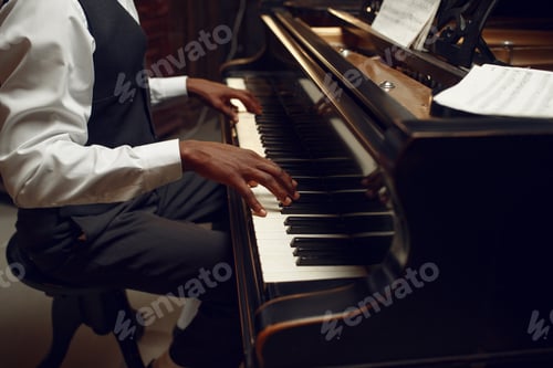 Preview: Ebony pianist, jazz performer on the stage