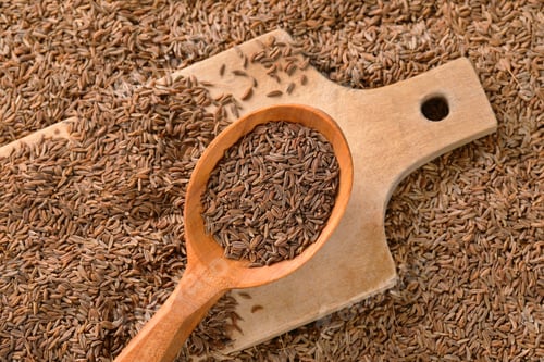 Preview: spoon of caraway seeds