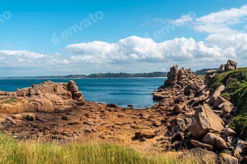 Preview: Coast along Lighthouse Mean Ruz, port of Ploumanach