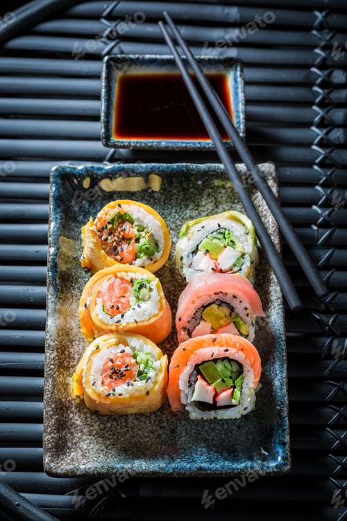 Preview: Fresh sushi mix made of salmon and avocado