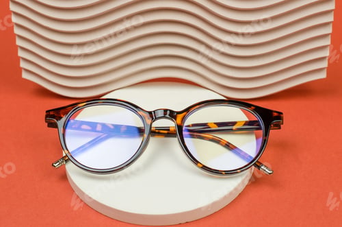 Preview: Stylish eyeglasses on a round podium. Leopard glasses
