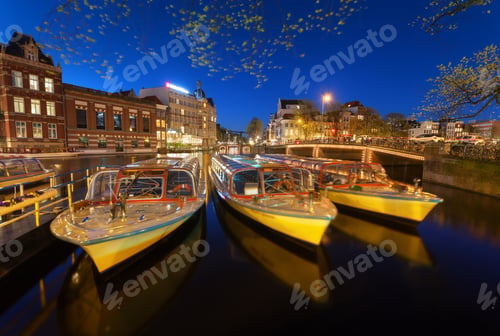 Preview: Night cityscape with traditional old houses and boats in Amsterd