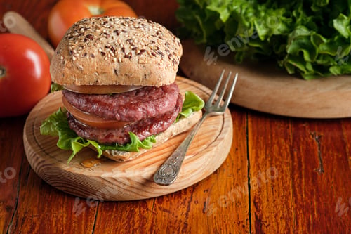 Preview: Delicious grilled burgers