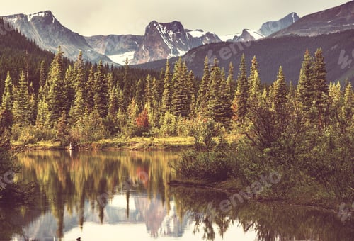 Preview: Lake in Canada