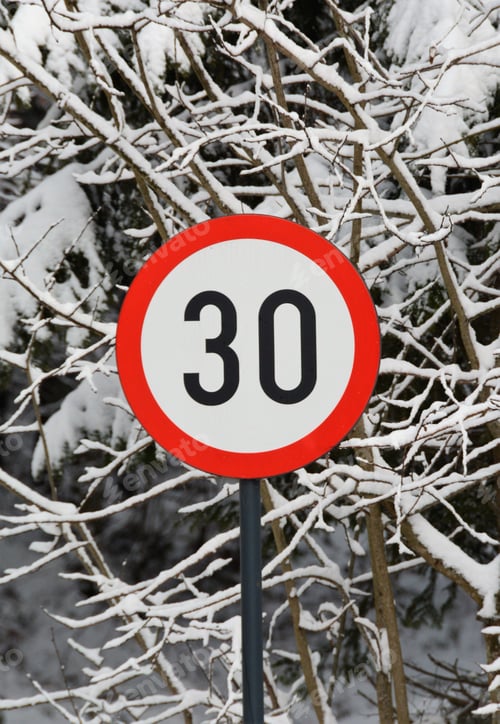 Preview: Vertical closeup shot of 30 speed limitation indicator