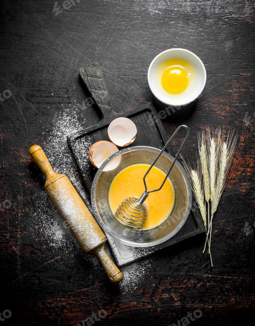 Preview: Beaten eggs in a glass bowl with a whisk.