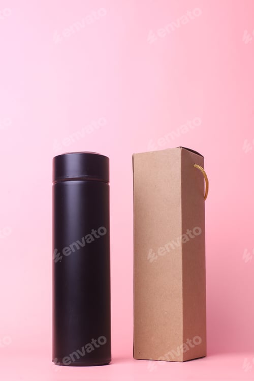Preview: Placeit - Tumbler and packaging for mockup