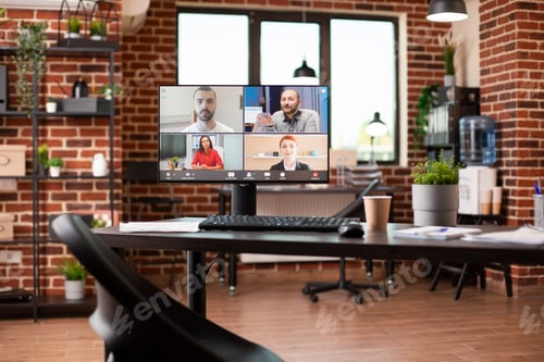 Preview: Online training in vacant startup office