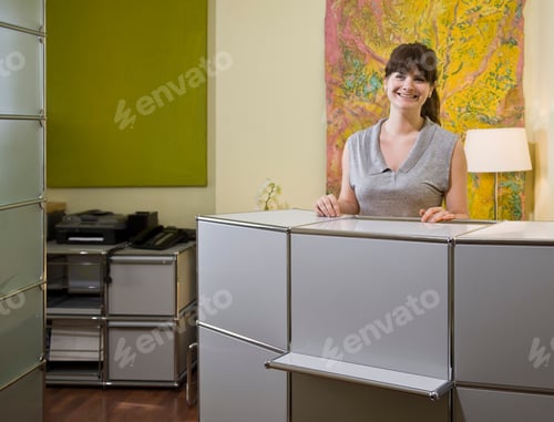 Preview: Portrait of a dental receptionist